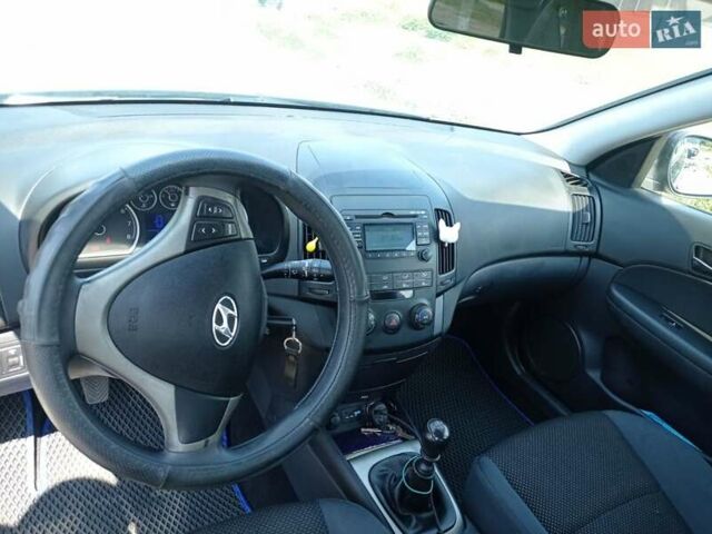 Синій Хендай i30, об'ємом двигуна 1.4 л та пробігом 238 тис. км за 5400 $, фото 1 на Automoto.ua