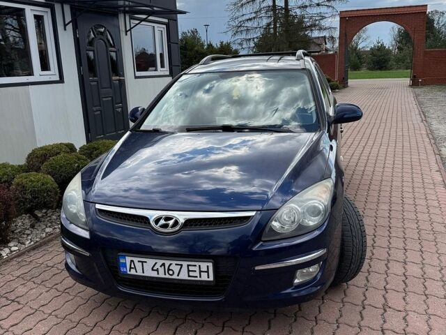 Синий Хендай i30, объемом двигателя 1.58 л и пробегом 242 тыс. км за 5000 $, фото 1 на Automoto.ua