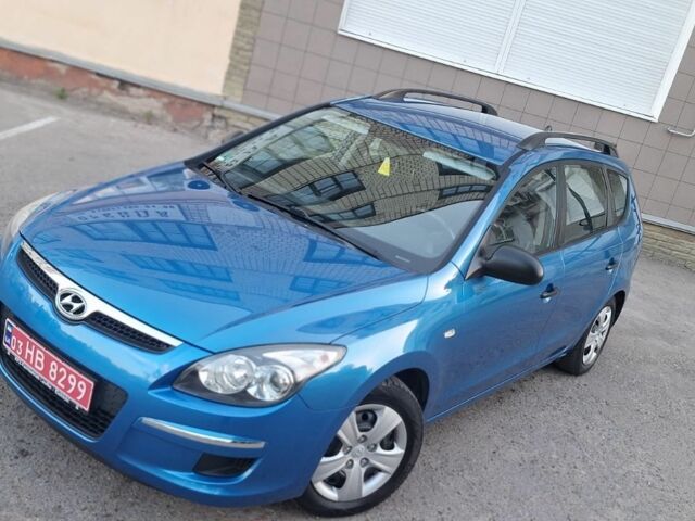 Синий Хендай i30, объемом двигателя 1.6 л и пробегом 220 тыс. км за 5950 $, фото 1 на Automoto.ua