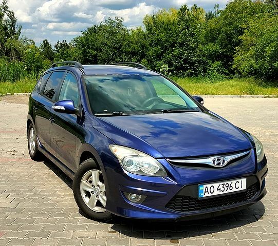Синій Хендай i30, об'ємом двигуна 1.4 л та пробігом 200 тис. км за 5500 $, фото 1 на Automoto.ua