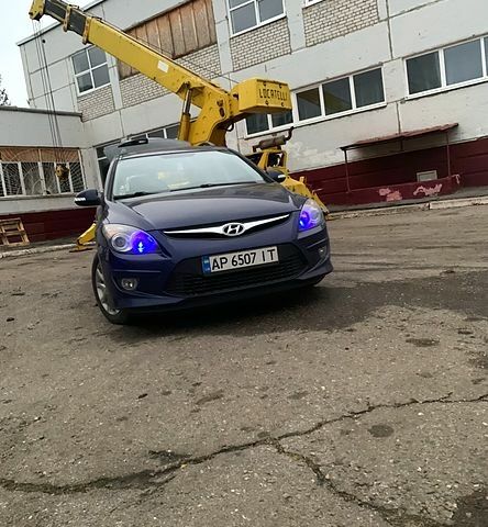 Синий Хендай i30, объемом двигателя 1.4 л и пробегом 176 тыс. км за 5600 $, фото 1 на Automoto.ua