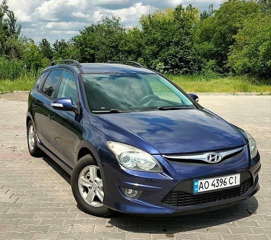 Синий Хендай i30, объемом двигателя 1.4 л и пробегом 290 тыс. км за 5400 $, фото 1 на Automoto.ua
