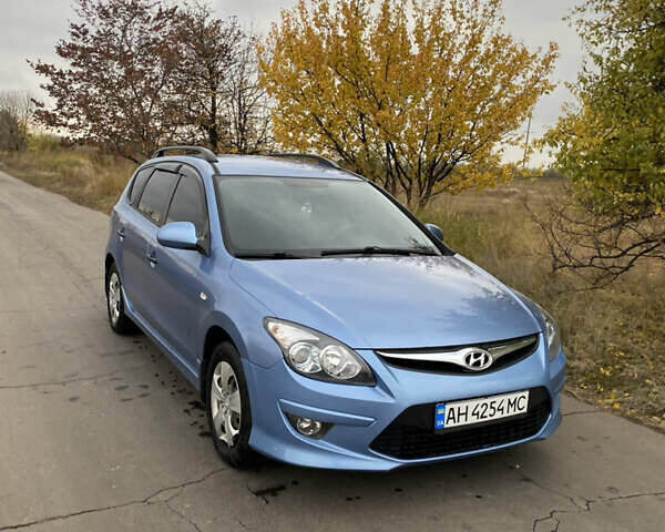 Синий Хендай i30, объемом двигателя 1.6 л и пробегом 215 тыс. км за 5000 $, фото 1 на Automoto.ua