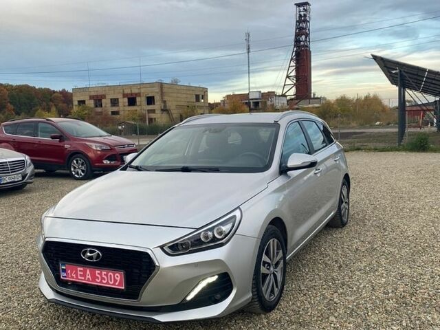 Синий Хендай i30, объемом двигателя 1.6 л и пробегом 195 тыс. км за 11850 $, фото 1 на Automoto.ua