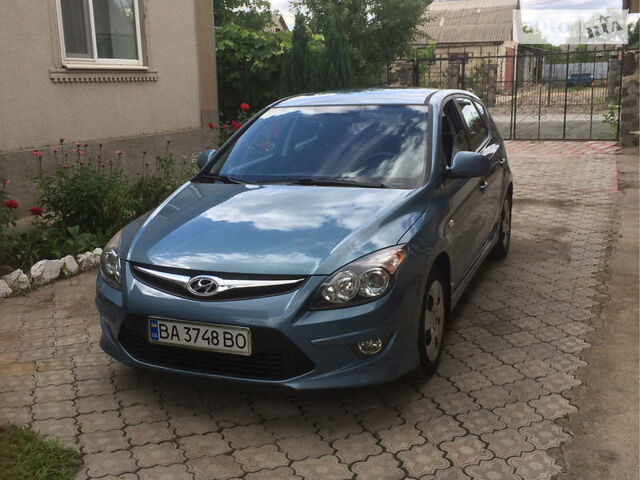 Синий Хендай i30, объемом двигателя 1.4 л и пробегом 75 тыс. км за 7950 $, фото 1 на Automoto.ua