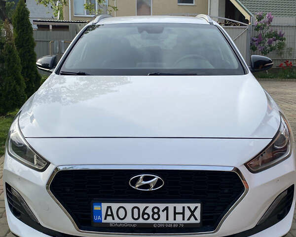 Белый Хендай i30 Wagon, объемом двигателя 1.6 л и пробегом 250 тыс. км за 13300 $, фото 1 на Automoto.ua