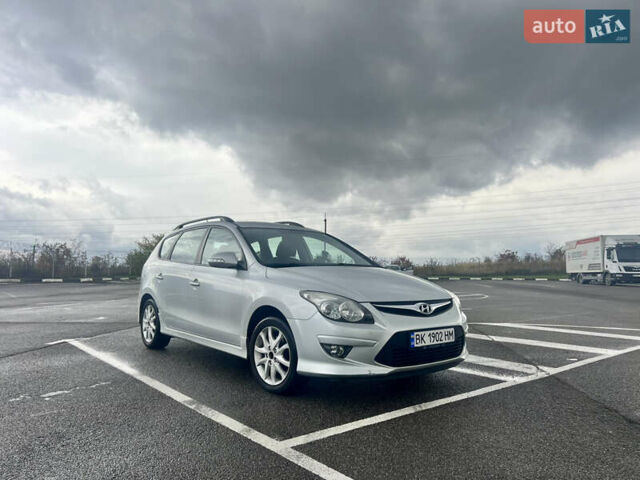 Серый Хендай i30 Wagon, объемом двигателя 1.6 л и пробегом 311 тыс. км за 7800 $, фото 1 на Automoto.ua