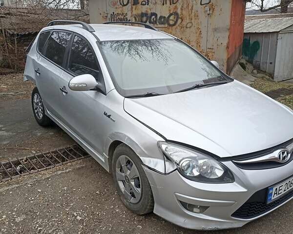 Сірий Хендай i30 Wagon, об'ємом двигуна 1.6 л та пробігом 300 тис. км за 3000 $, фото 1 на Automoto.ua