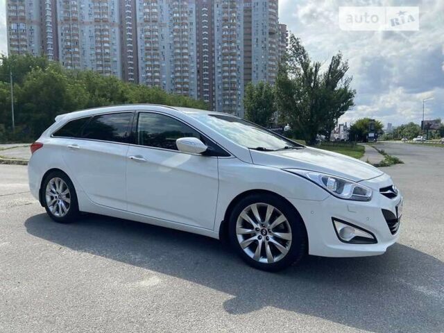 Белый Хендай и40, объемом двигателя 1.69 л и пробегом 340 тыс. км за 8000 $, фото 1 на Automoto.ua