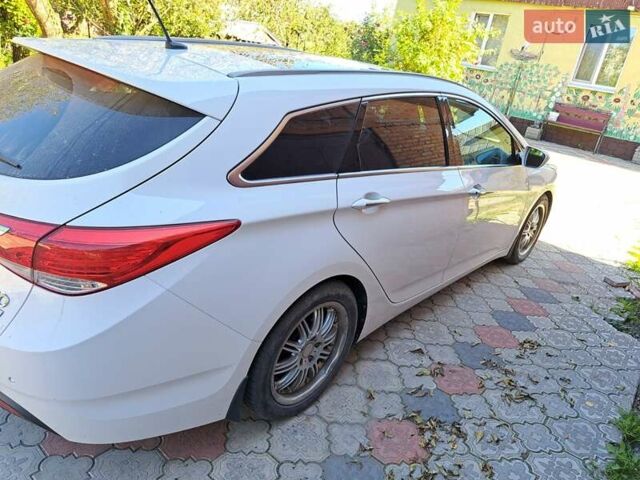 Белый Хендай и40, объемом двигателя 1.7 л и пробегом 200 тыс. км за 8700 $, фото 1 на Automoto.ua