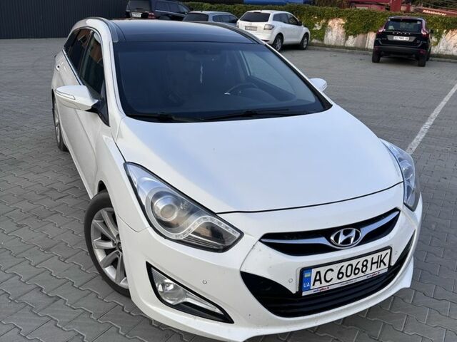 Белый Хендай и40, объемом двигателя 1.7 л и пробегом 242 тыс. км за 9700 $, фото 1 на Automoto.ua