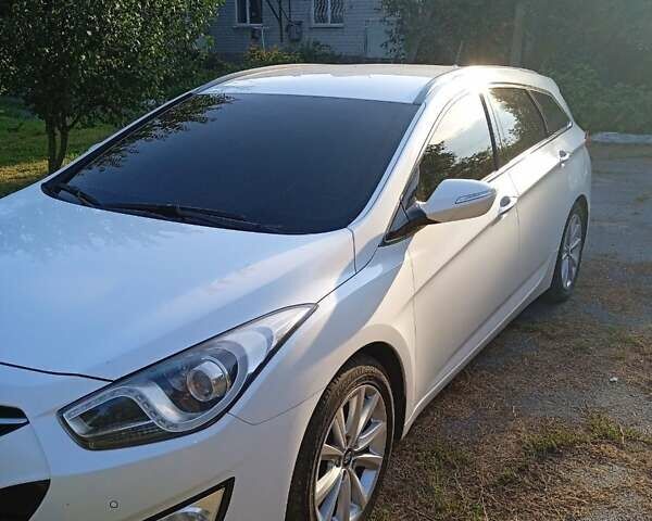 Білий Хендай і40, об'ємом двигуна 1.69 л та пробігом 190 тис. км за 9500 $, фото 1 на Automoto.ua