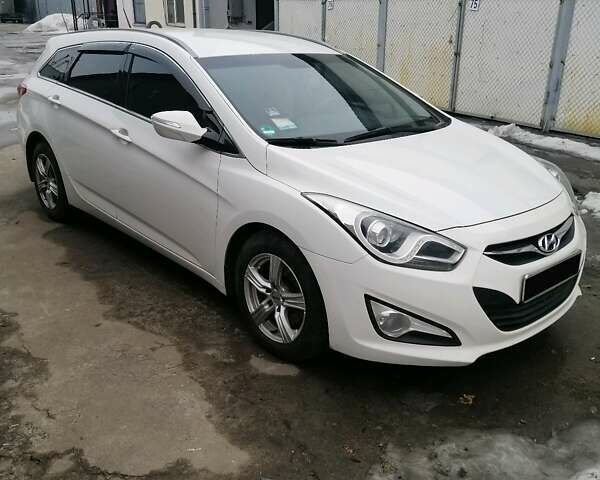 Белый Хендай и40, объемом двигателя 1.7 л и пробегом 333 тыс. км за 8500 $, фото 1 на Automoto.ua
