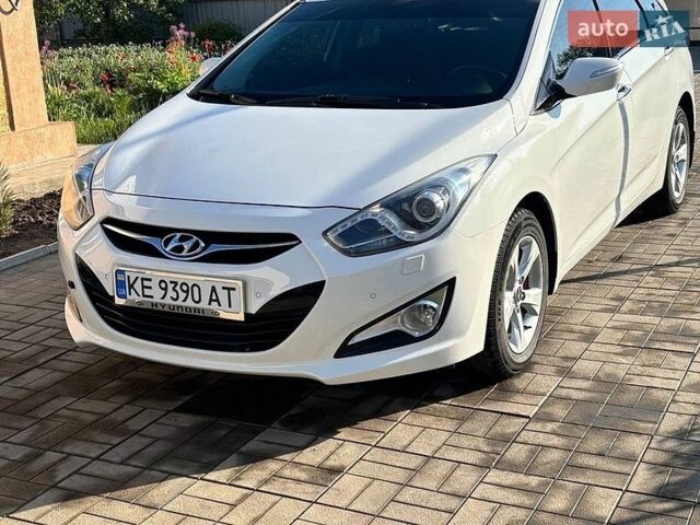 Белый Хендай и40, объемом двигателя 1.69 л и пробегом 296 тыс. км за 11000 $, фото 1 на Automoto.ua
