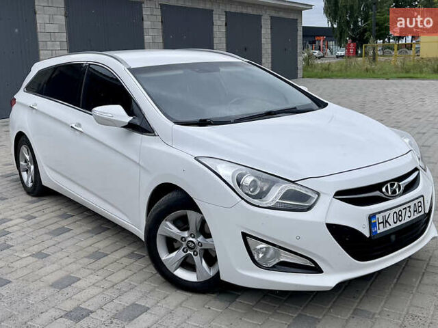 Белый Хендай и40, объемом двигателя 1.7 л и пробегом 224 тыс. км за 8900 $, фото 1 на Automoto.ua
