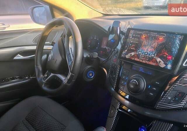 Белый Хендай и40, объемом двигателя 0 л и пробегом 295 тыс. км за 9350 $, фото 1 на Automoto.ua