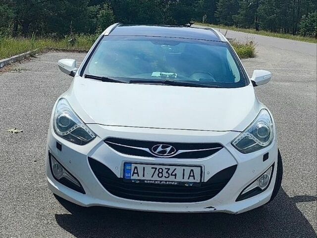 Белый Хендай и40, объемом двигателя 1.7 л и пробегом 260 тыс. км за 7700 $, фото 1 на Automoto.ua