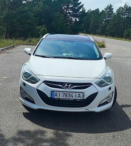 Белый Хендай и40, объемом двигателя 1.7 л и пробегом 260 тыс. км за 7700 $, фото 1 на Automoto.ua
