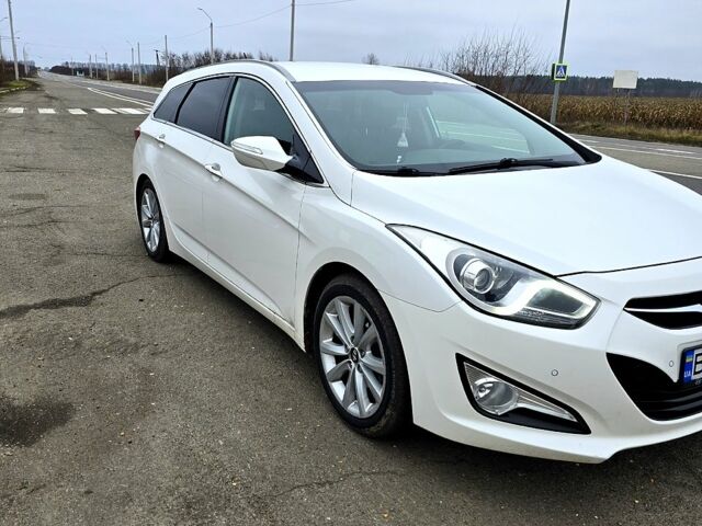 Белый Хендай и40, объемом двигателя 1.7 л и пробегом 24100 тыс. км за 9800 $, фото 1 на Automoto.ua