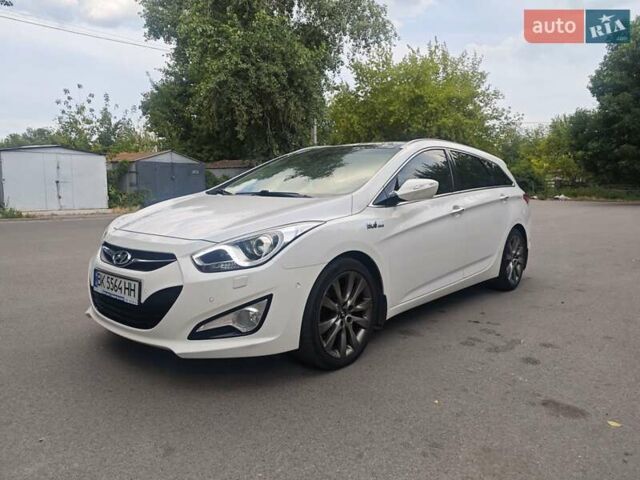 Белый Хендай и40, объемом двигателя 1.69 л и пробегом 235 тыс. км за 12900 $, фото 1 на Automoto.ua