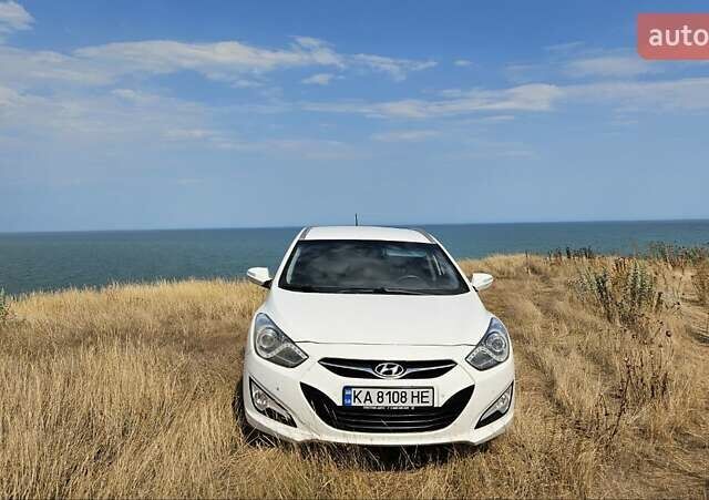 Білий Хендай і40, об'ємом двигуна 1.7 л та пробігом 185 тис. км за 10000 $, фото 1 на Automoto.ua