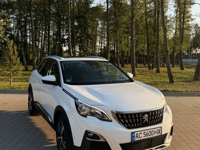 Белый Хендай и40, объемом двигателя 1.7 л и пробегом 259 тыс. км за 12400 $, фото 1 на Automoto.ua