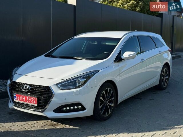 Белый Хендай и40, объемом двигателя 1.7 л и пробегом 192 тыс. км за 12500 $, фото 1 на Automoto.ua