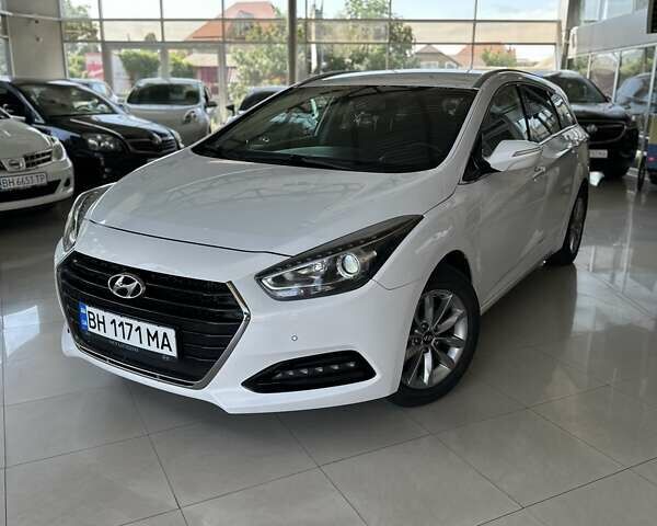 Білий Хендай і40, об'ємом двигуна 1.69 л та пробігом 180 тис. км за 12900 $, фото 1 на Automoto.ua