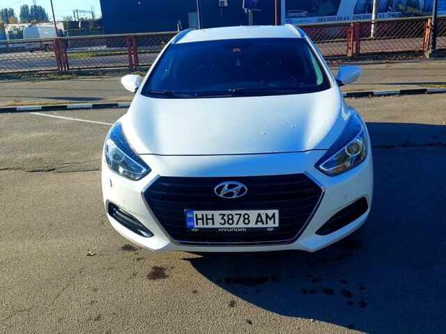 Белый Хендай и40, объемом двигателя 1.7 л и пробегом 225 тыс. км за 14500 $, фото 1 на Automoto.ua