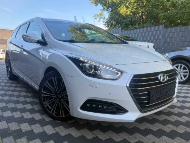 Белый Хендай и40, объемом двигателя 1.6 л и пробегом 34 тыс. км за 7500 $, фото 1 на Automoto.ua