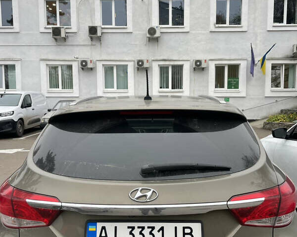 Бежевый Хендай и40, объемом двигателя 1.69 л и пробегом 278 тыс. км за 9450 $, фото 1 на Automoto.ua