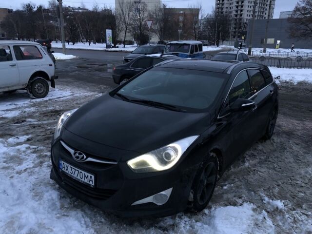 Черный Хендай и40, объемом двигателя 1.7 л и пробегом 185 тыс. км за 10250 $, фото 1 на Automoto.ua