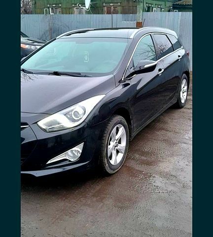 Черный Хендай и40, объемом двигателя 1.7 л и пробегом 195 тыс. км за 9000 $, фото 1 на Automoto.ua