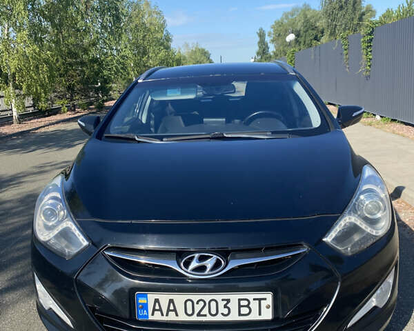 Черный Хендай и40, объемом двигателя 1.7 л и пробегом 242 тыс. км за 8000 $, фото 1 на Automoto.ua