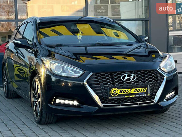 Черный Хендай и40, объемом двигателя 1.6 л и пробегом 318 тыс. км за 11700 $, фото 1 на Automoto.ua