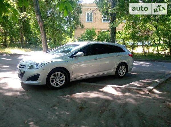 Хендай и40, объемом двигателя 1.7 л и пробегом 85 тыс. км за 14900 $, фото 1 на Automoto.ua