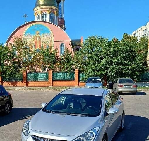 Серый Хендай и40, объемом двигателя 2 л и пробегом 142 тыс. км за 9970 $, фото 1 на Automoto.ua