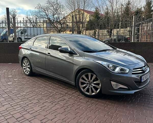 Серый Хендай и40, объемом двигателя 1.7 л и пробегом 270 тыс. км за 10400 $, фото 1 на Automoto.ua