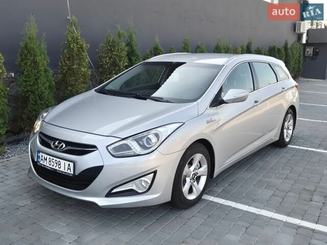 Сірий Хендай і40, об'ємом двигуна 1.7 л та пробігом 231 тис. км за 8500 $, фото 1 на Automoto.ua