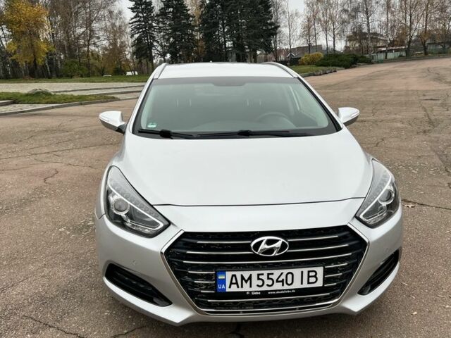 Серый Хендай и40, объемом двигателя 1.7 л и пробегом 179 тыс. км за 12700 $, фото 1 на Automoto.ua