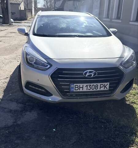 Сірий Хендай і40, об'ємом двигуна 1.7 л та пробігом 228 тис. км за 10000 $, фото 1 на Automoto.ua