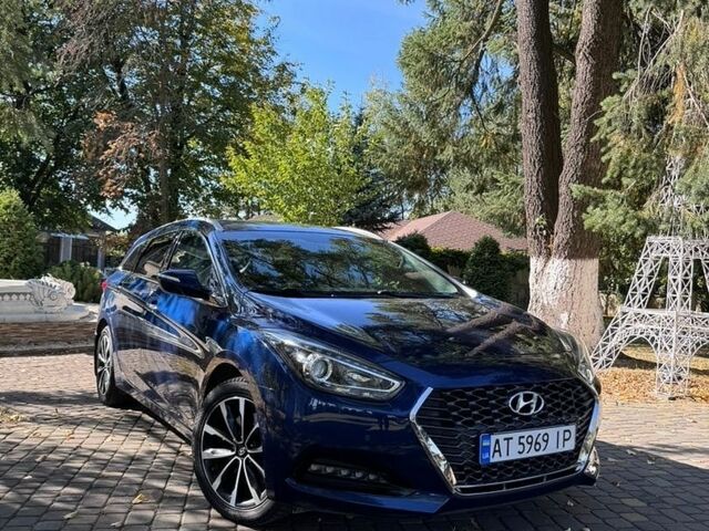 Синий Хендай и40, объемом двигателя 1.6 л и пробегом 143 тыс. км за 13500 $, фото 1 на Automoto.ua