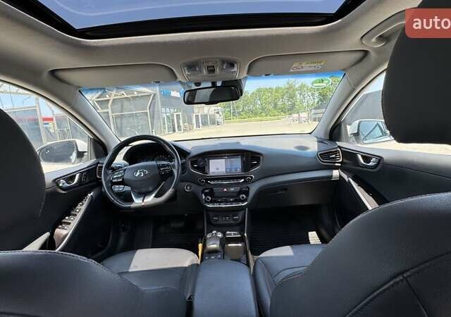 Білий Хендай Ioniq, об'ємом двигуна 0 л та пробігом 135 тис. км за 12499 $, фото 1 на Automoto.ua