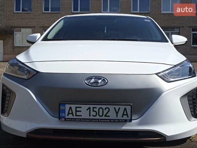 Белый Хендай Ioniq, объемом двигателя 0 л и пробегом 63 тыс. км за 14200 $, фото 1 на Automoto.ua