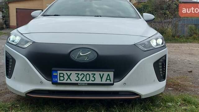 Хендай Ioniq 2016 у Хмельницькому на Automoto.ua Білий Хендай Ioniq, об'ємом двигуна 0 л та пробігом 230 тис. км за 12800 $, фото 1 на Automoto.ua