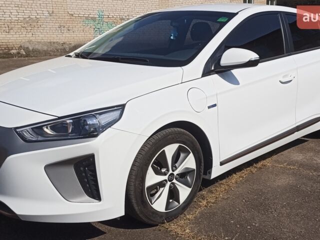 Білий Хендай Ioniq, об'ємом двигуна 0 л та пробігом 63 тис. км за 13000 $, фото 1 на Automoto.ua