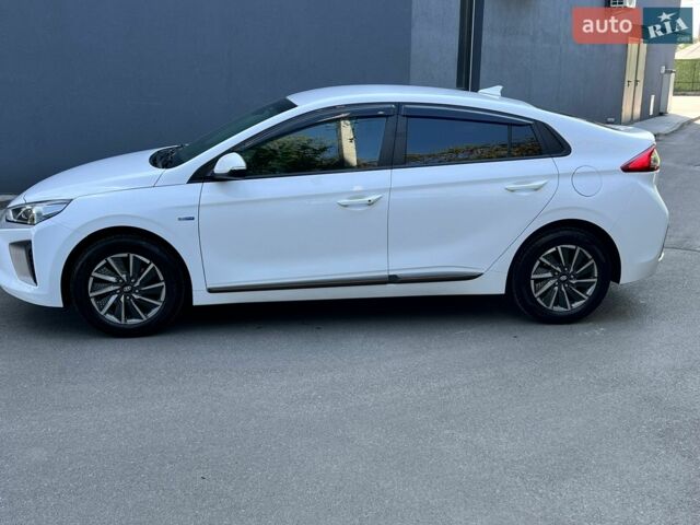 Белый Хендай Ioniq, объемом двигателя 0 л и пробегом 155 тыс. км за 12500 $, фото 1 на Automoto.ua