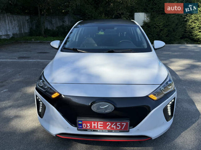 Білий Хендай Ioniq, об'ємом двигуна 0 л та пробігом 77 тис. км за 12799 $, фото 1 на Automoto.ua