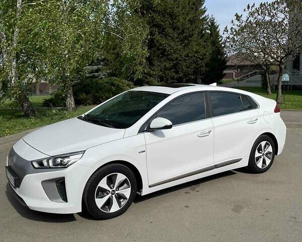 Белый Хендай Ioniq, объемом двигателя 0 л и пробегом 102 тыс. км за 13000 $, фото 1 на Automoto.ua