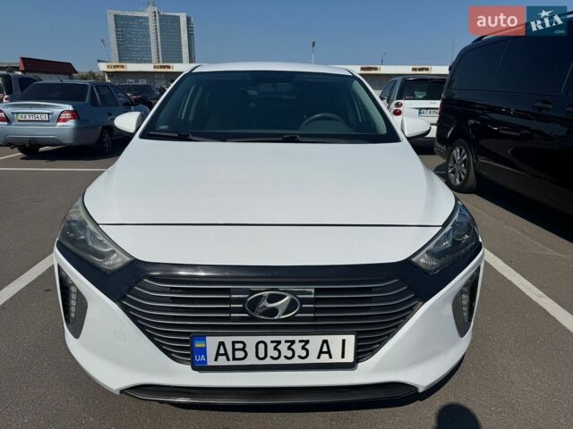 Белый Хендай Ioniq, объемом двигателя 1.58 л и пробегом 156 тыс. км за 14500 $, фото 1 на Automoto.ua
